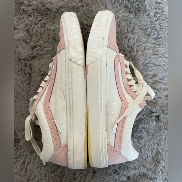 Vans - Picture 2 of 5